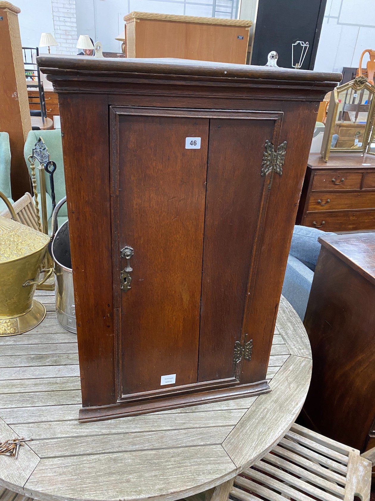 A George III oak hanging corner cupboard, width 58cm, depth 29cm, height 87cm